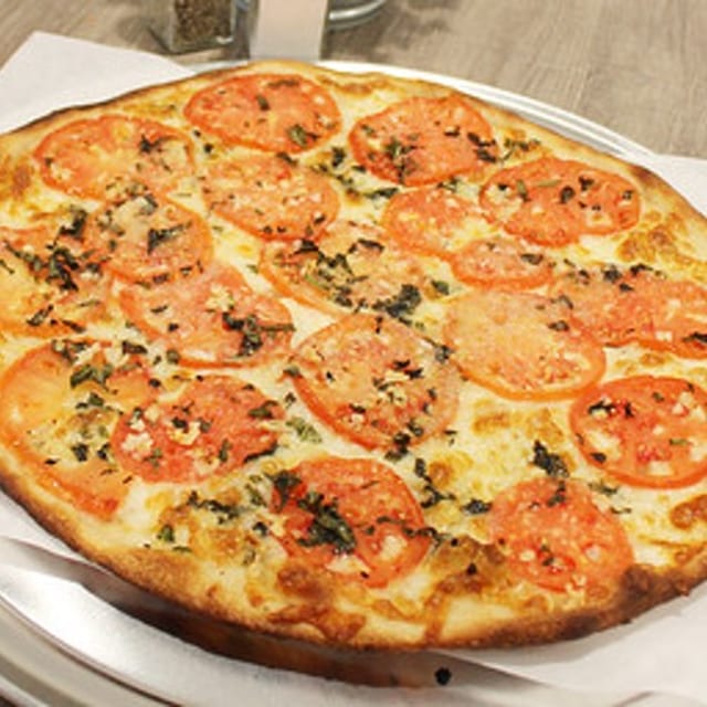 Traditional White Margherita Pizza (Large).