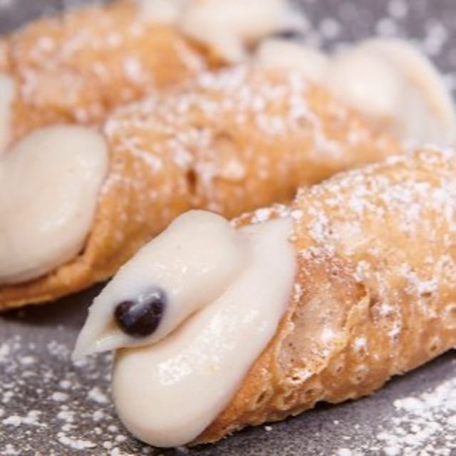 Cannoli.